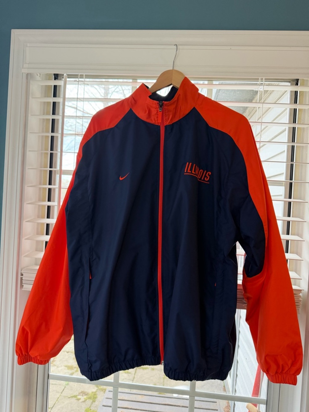Team Issued Nike Men's Illinois Windbreaker Jacket and pants set!